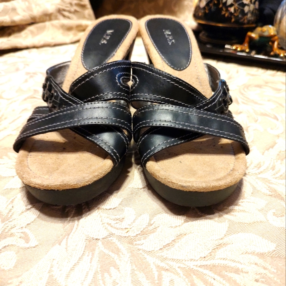 🖤(Reduced) Adorable Vtg Deadstock Black & Tan Strappy Slide Buckle Heels - 7.5M - Picture 7 of 16